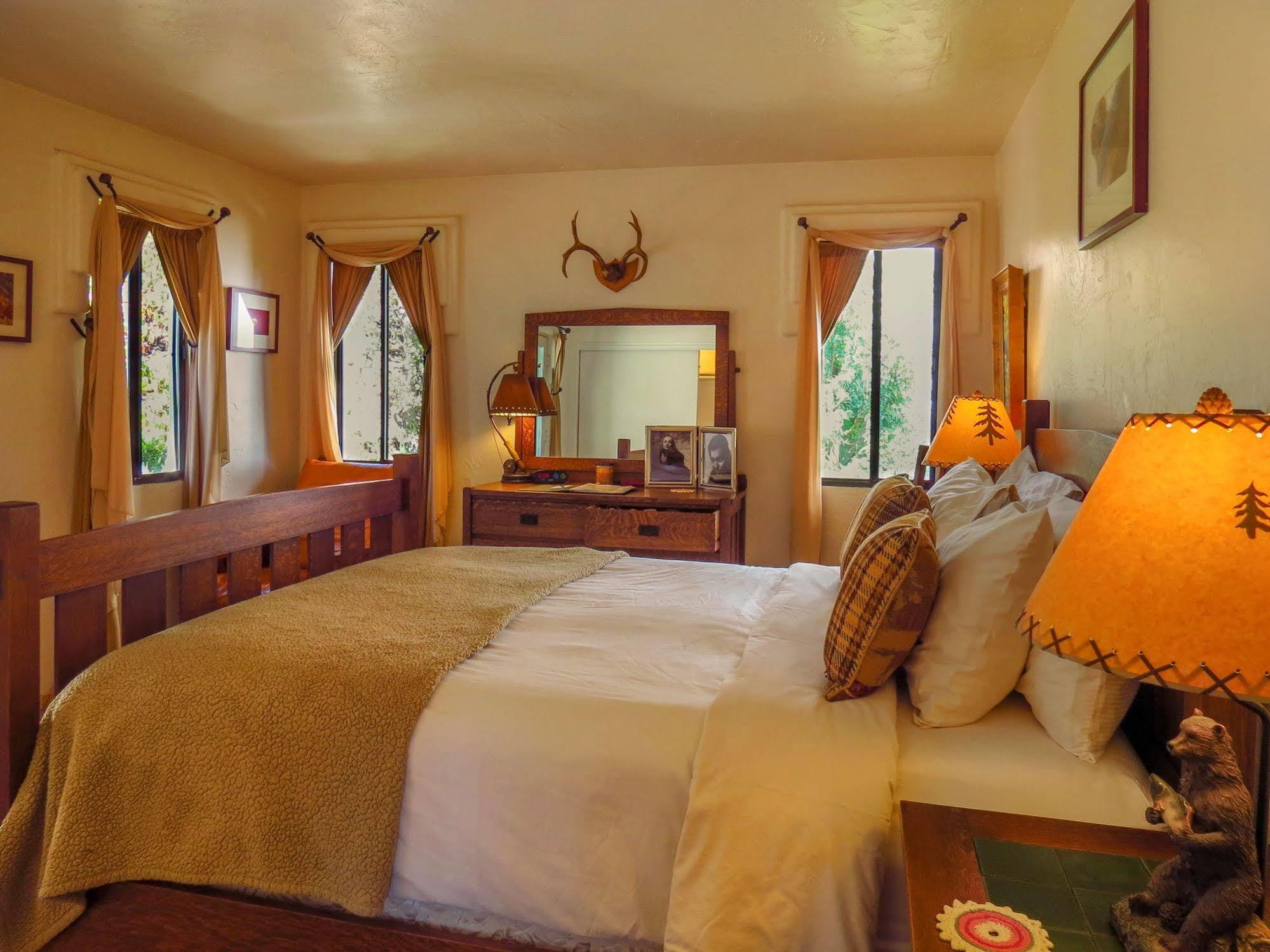 Topanga Canyon Inn Bed And Breakfast Exterior photo